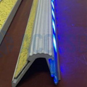 Acabado de Perfil Cantonera C/LED x 1.50m